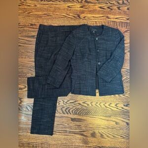 Ann Taylor Suit, Pants size 2P jacket size 0P